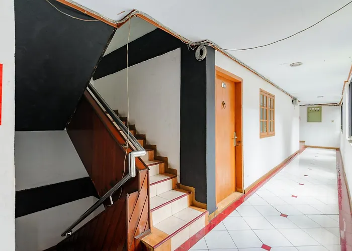 RedDoorz Plus near RSCM Jakarta
